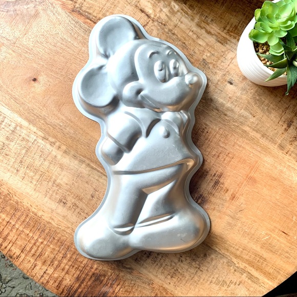 WILTON Mickey Mouse Cake Pan - Picture 1 of 4